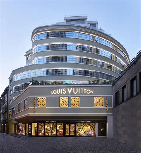 louis vuitton traversi|louis vuitton garage milan.